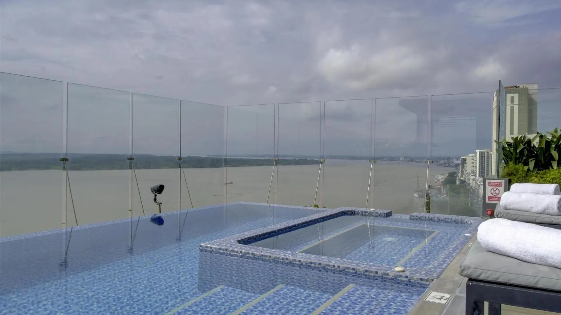 Doubletree By Hilton Guayaquil Hotel